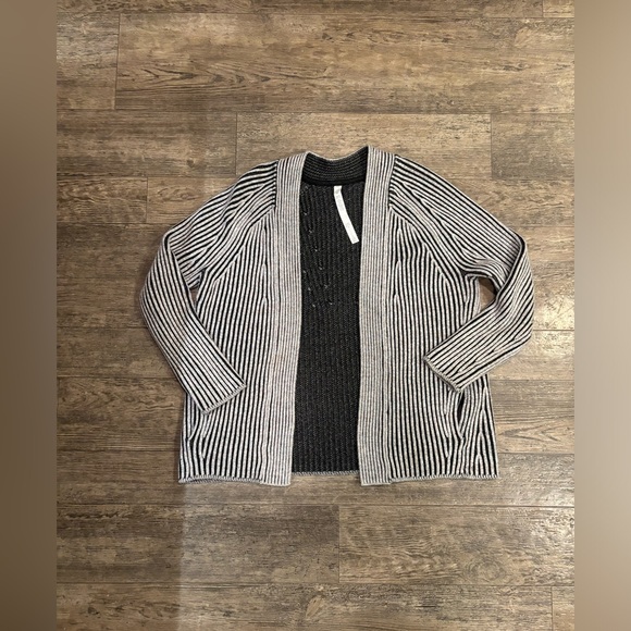 Lululemon Cotton-Cashmere Blend Sweater Wrap - Size 6 - Picture 4 of 7